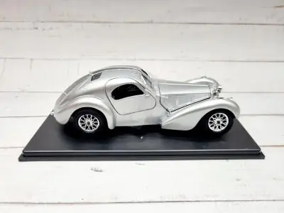 Bburago 124 Bugatti Atlantic Grey 18-92092
