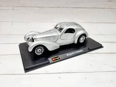 Bburago 124 Bugatti Atlantic Grey 18-92092