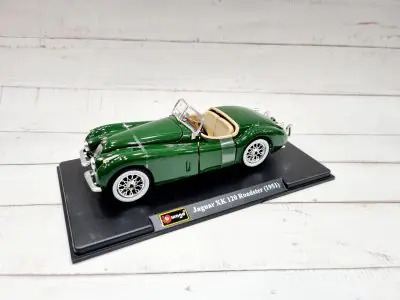 Bburago 1:24 Jaguar XK 120 Roadster (1951) Green 18-92018