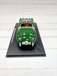 Bburago 1:24 Jaguar XK 120 Roadster (1951) Green 18-92018