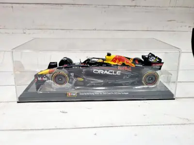 Bburago 1:24 Oracle Red Bull Racing Winner Abu Dhabi Grand Prix 2022 Max Verstappen 18-28026