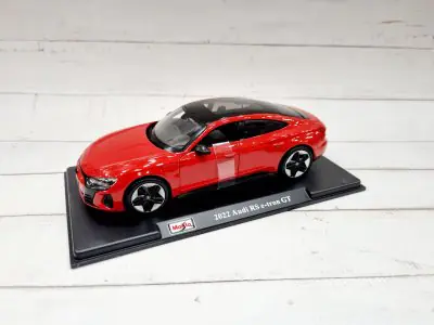 Maisto 1:24 2022 Audi RS e-tron GT Red 52907