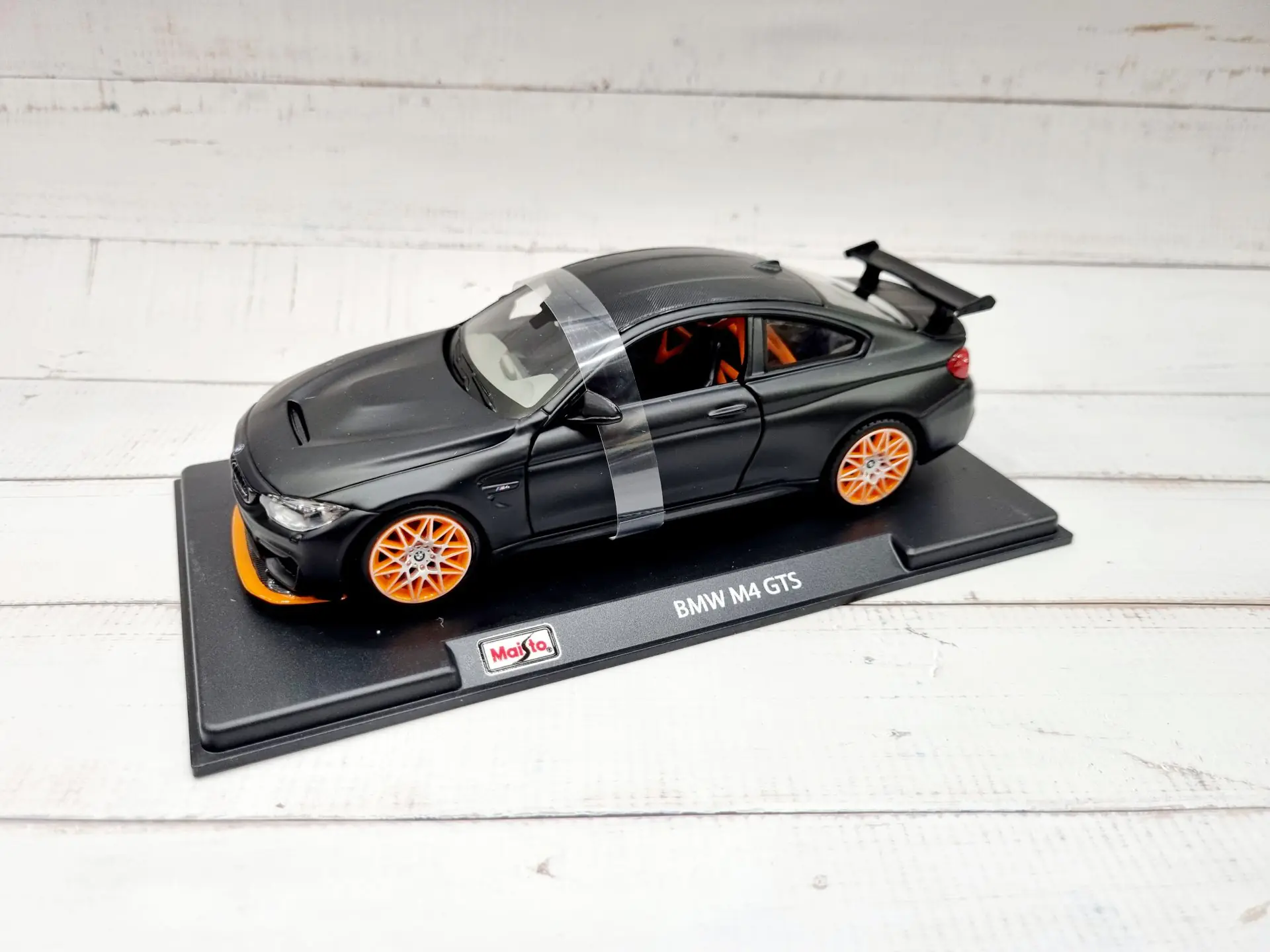 Maisto 1:24 BMW M4 GTS Black 51246M - Where Every Smile Counts