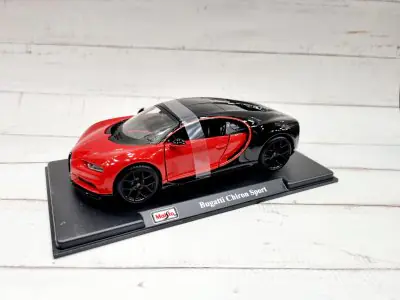 Maisto 1:24 Bugatti Chiron Sport Red/Black 51524
