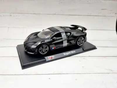 Maisto 1:24 Bugatti Divo Black 51526M