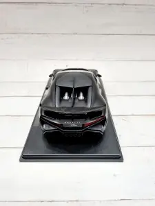 Maisto 1:24 Bugatti Divo Black 51526M