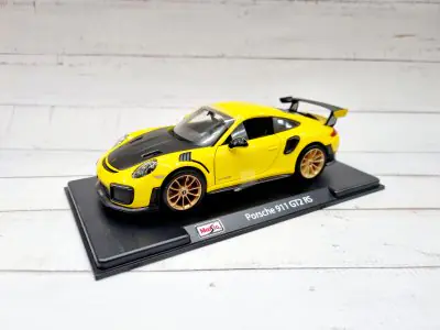 Maisto 1:24 Porsche 911 GT2 RS Yellow 51523