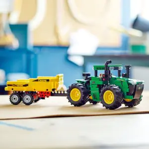 Lego Technic John Deere 9620R 4WD Tractor 42136 (390 Pieces)