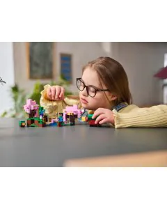 Lego The Cherry Blossom Garden 21260 (304 Pieces)