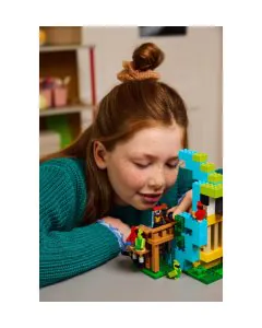 Lego The Parrot Houses 21282 (535 Pieces)
